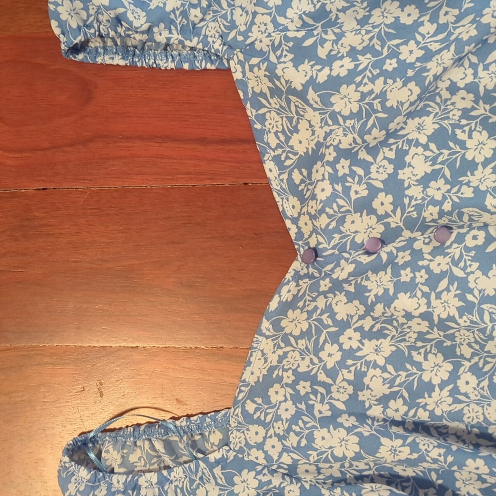 Lush Blue Floral Top W Balloon Sleeves Buttons Sweetheart Neckline & Peplum Hem - Picture 5 of 7